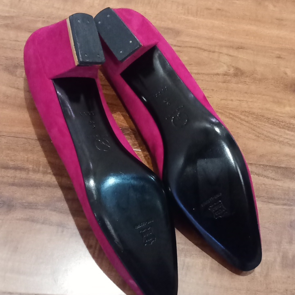 St. John Red Suede Pumps, 9.5 S (Narrow) - Picture 10 of 10